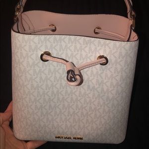 Michael Kors Bucket Bag